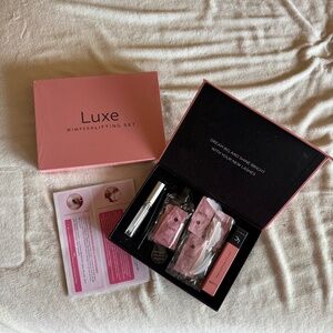 2 Luxe Wimpernlifting Sets for lashes 1 new box, 1 box lash glue was used.